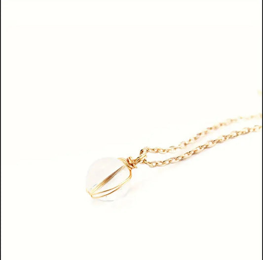 Collier Pendentif Quartz Clair – Pureté et Équilibre