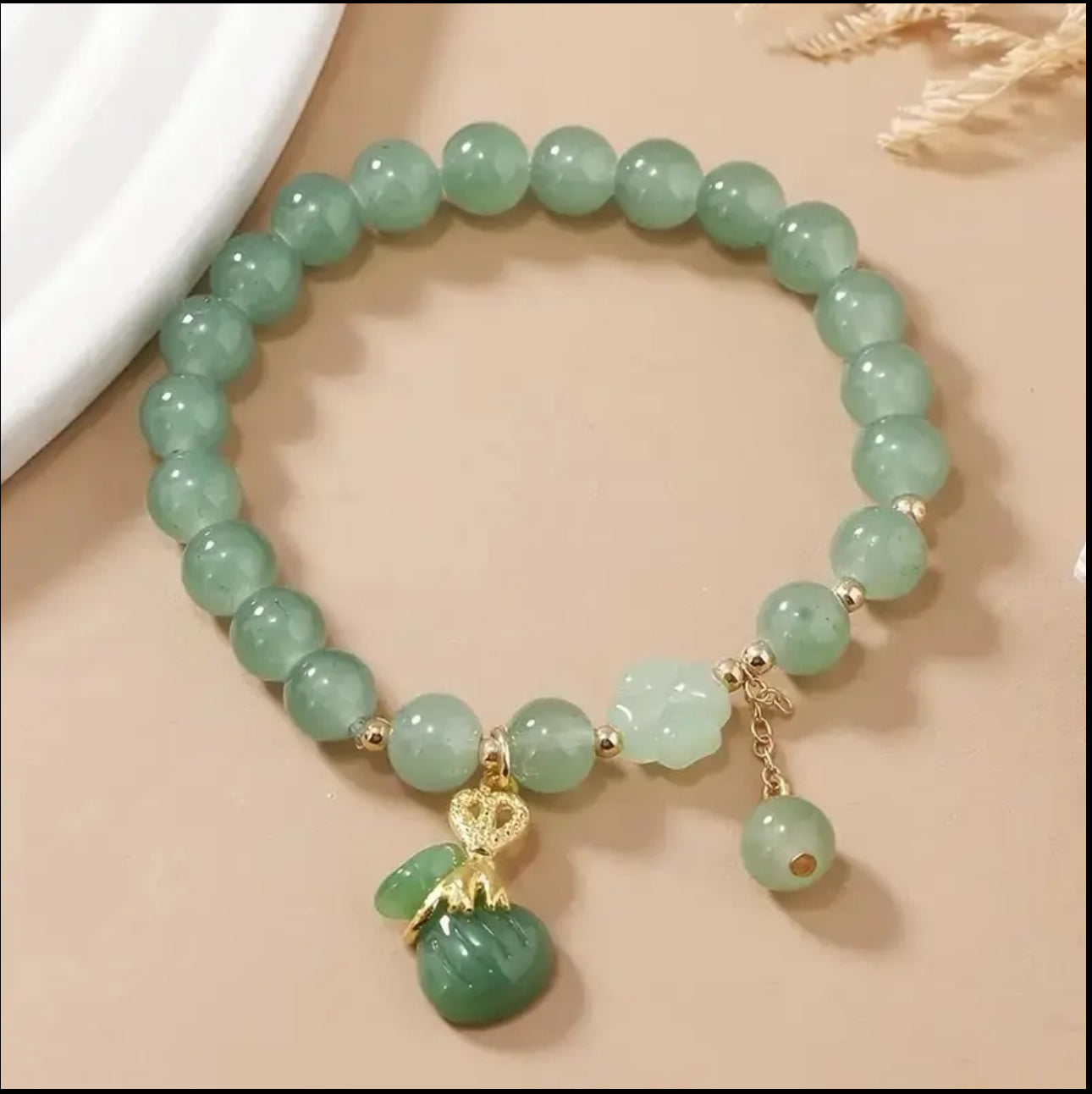 Bracelet en Jade Vert et Charms – Abondance et Chance