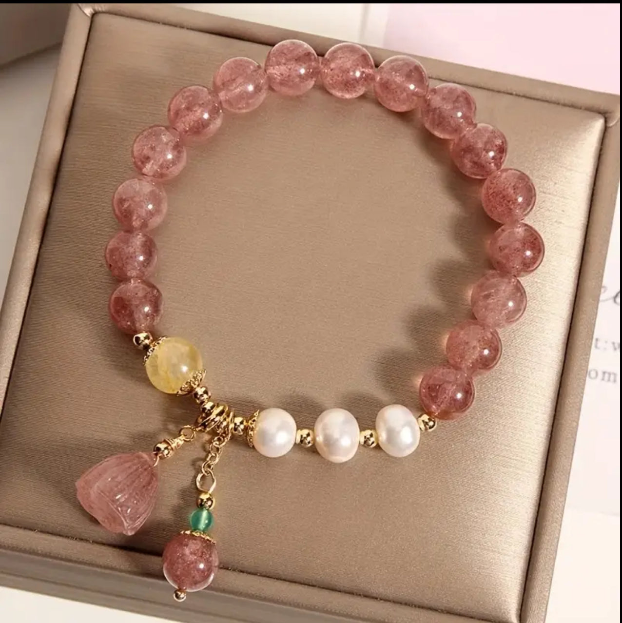 Bracelet en Quartz Lotus et Perles – Amour, Sérénité et Élégance