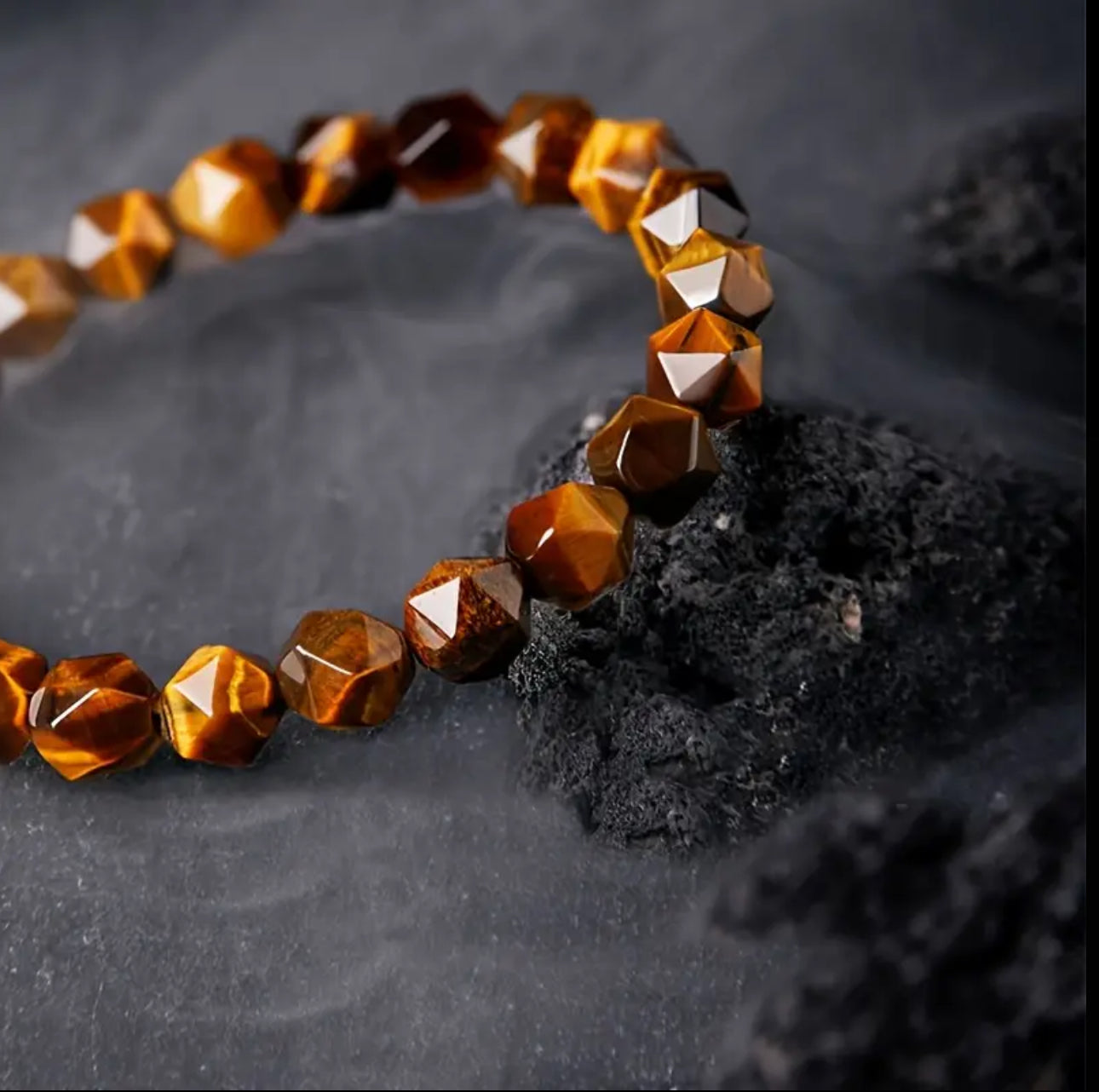 Bracelet en Œil de Tigre – Force & Équilibre