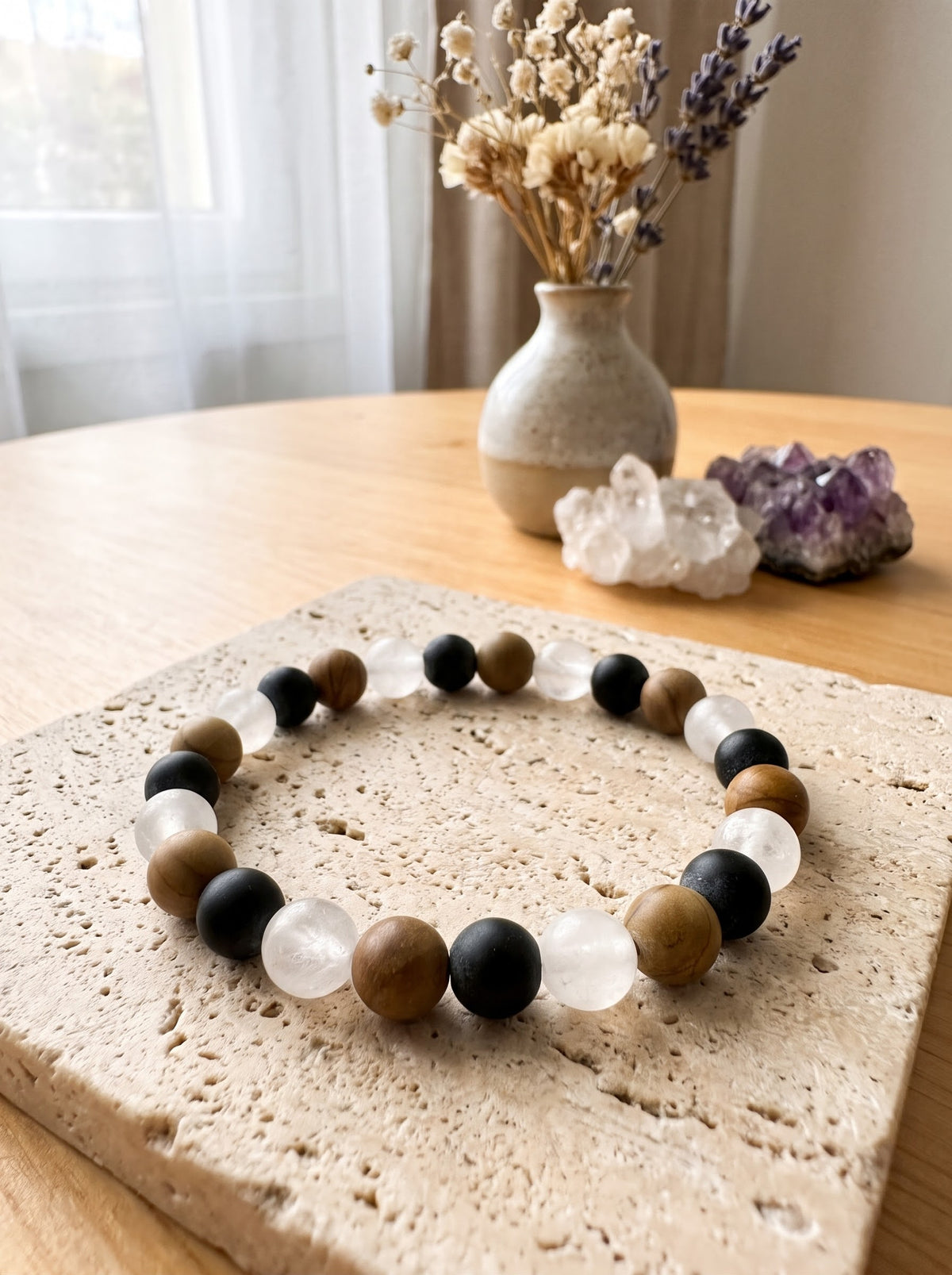 Bracelet "Harmonie Terrestre" en Bois de Pétrification, Onyx et Quartz Blanc