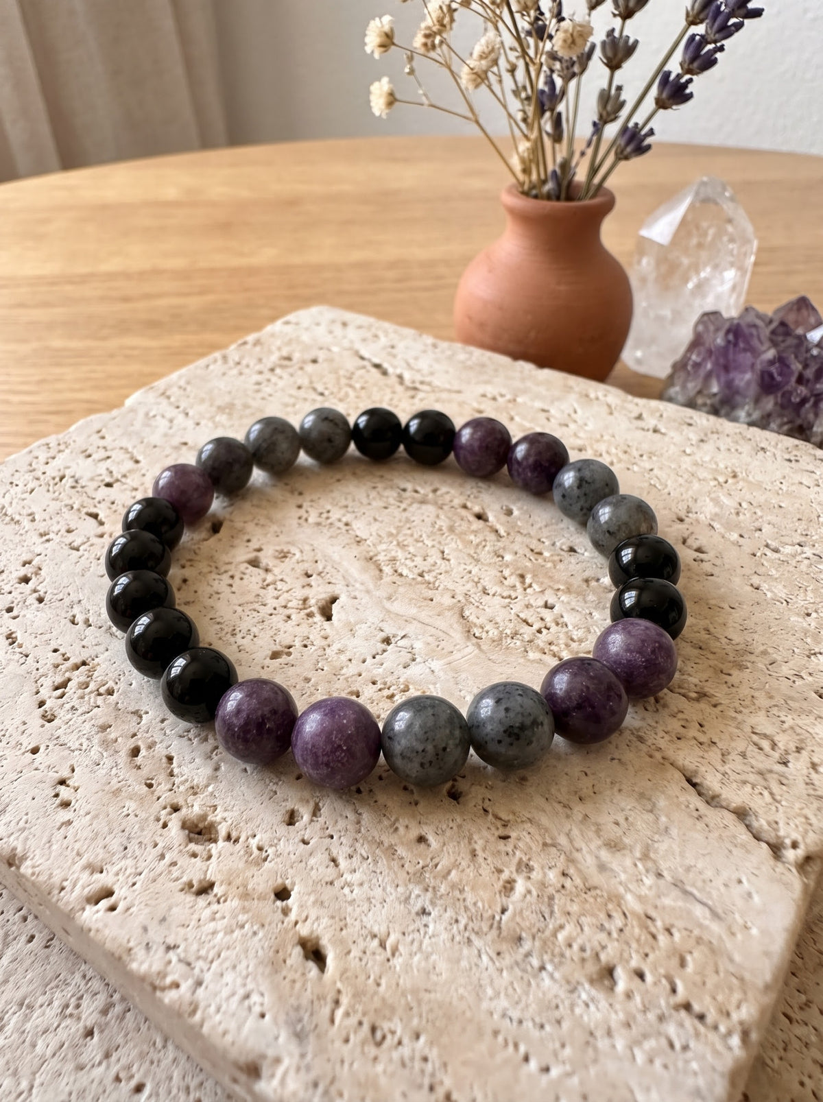 Bracelet "Bouclier Lunaire" en Labradorite, Lépidolite et Onyx