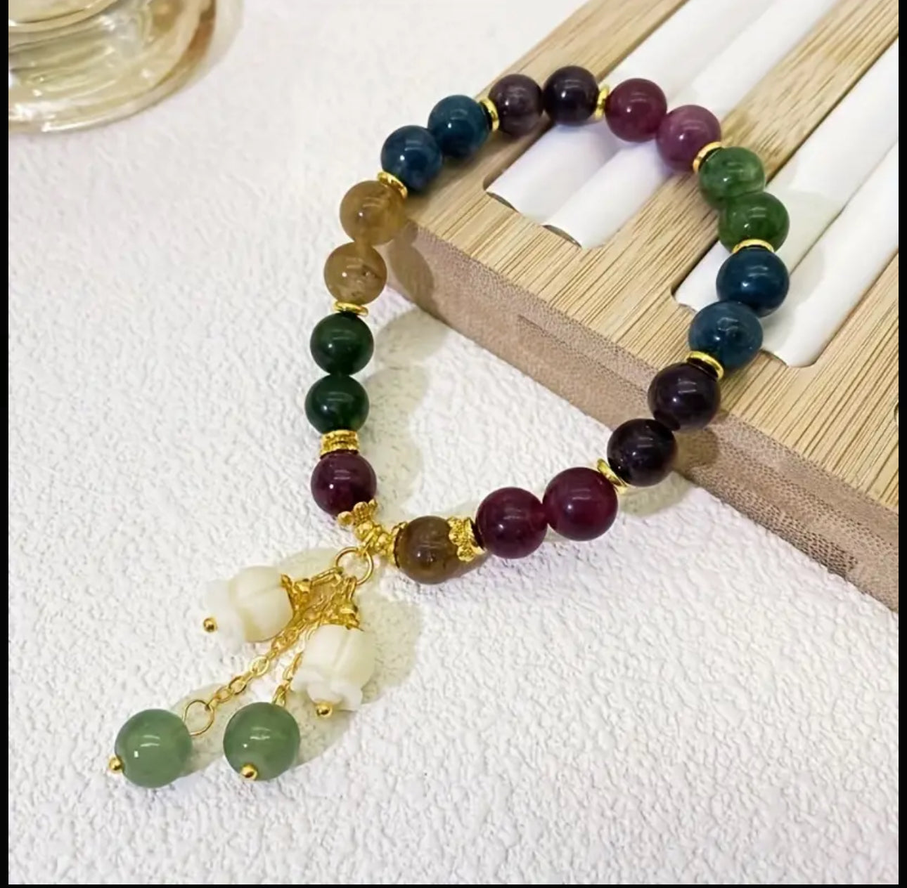 Bracelet en Tourmaline Multicolore avec Pendentif en Jade Sculpté
