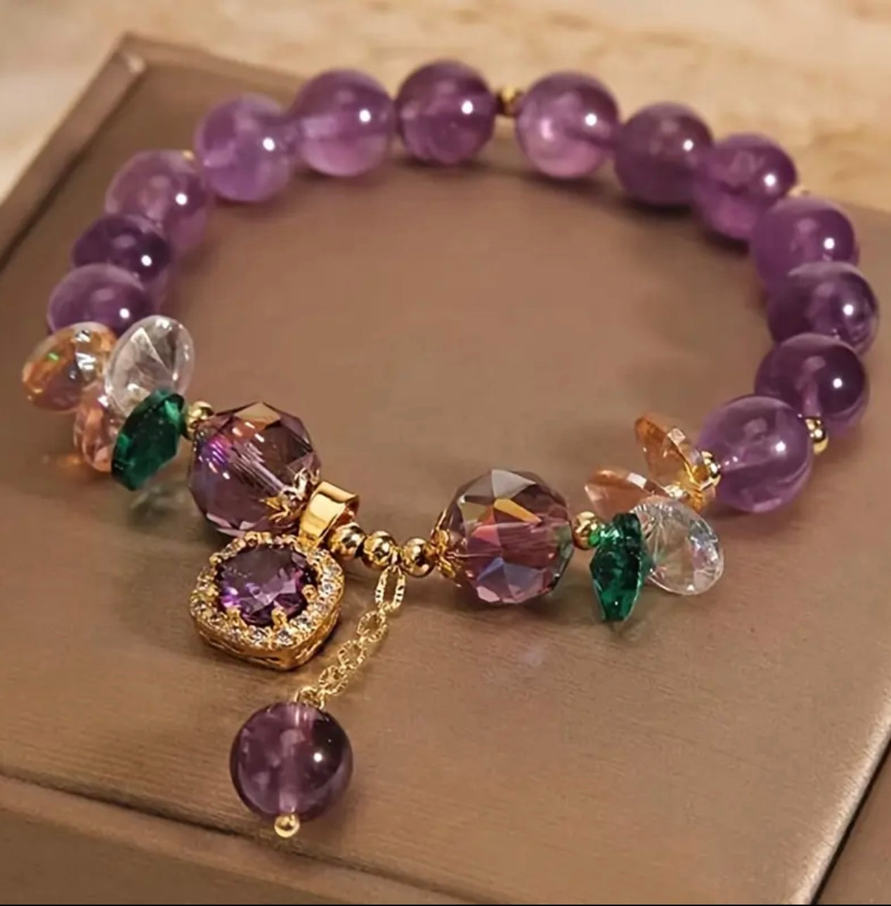 Bracelet en Améthyste et Cristaux – Élégance et Énergie Spirituelle