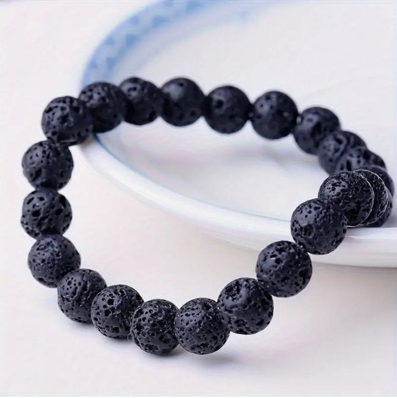 Bracelet en Pierre de Lave Noire – Force et Équilibre