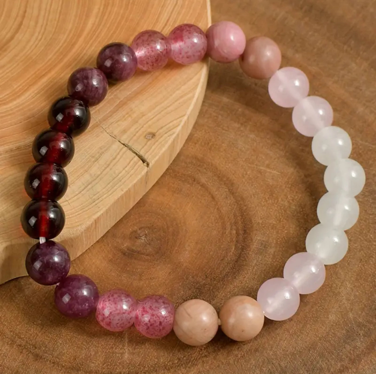 Bracelet “Love Spell” – Quartz Rose, Rhodonite, Granat et Aoonstone – Manifestation de l’Amour et de l’Attraction