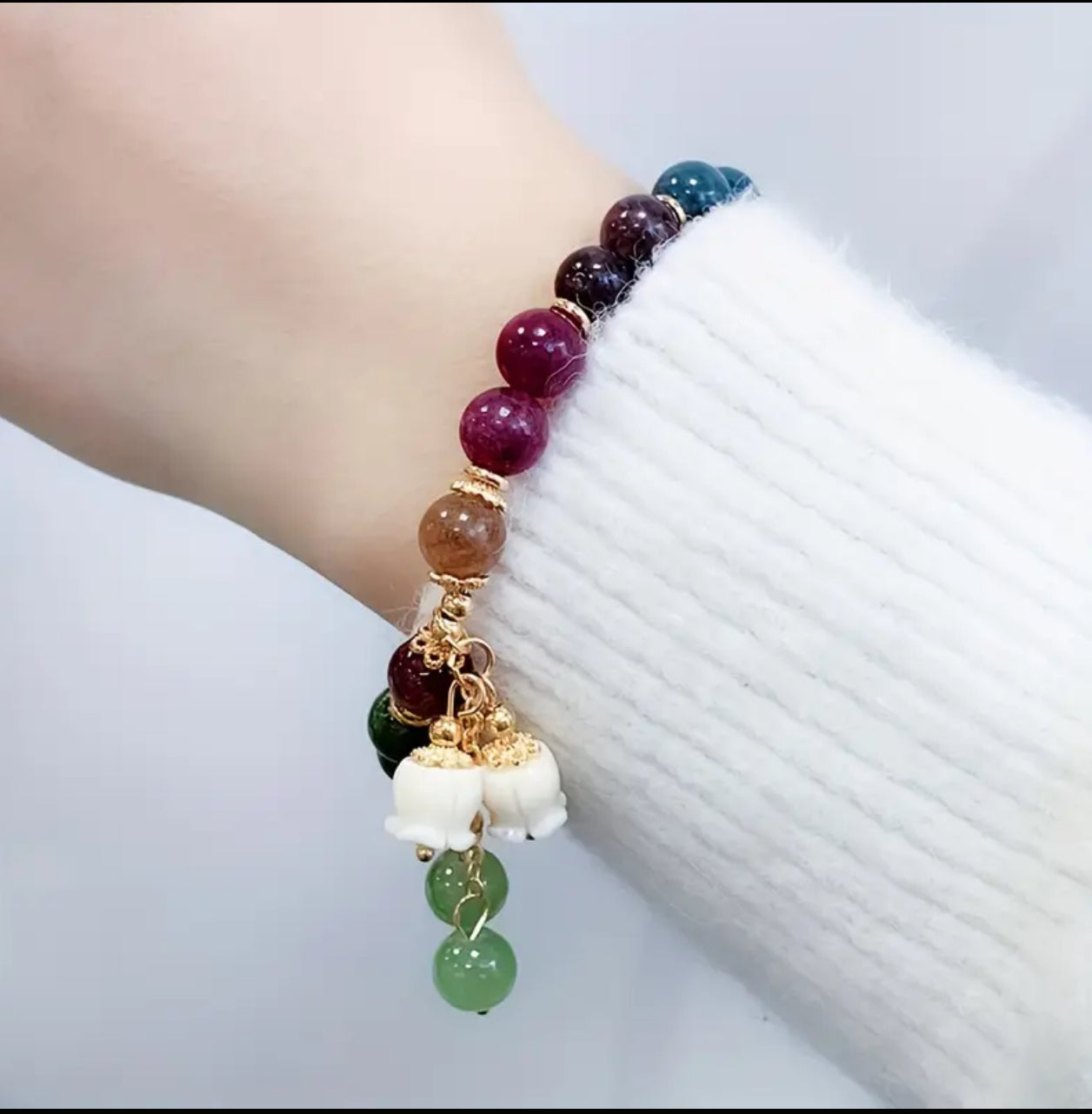 Bracelet en Tourmaline Multicolore avec Pendentif en Jade Sculpté