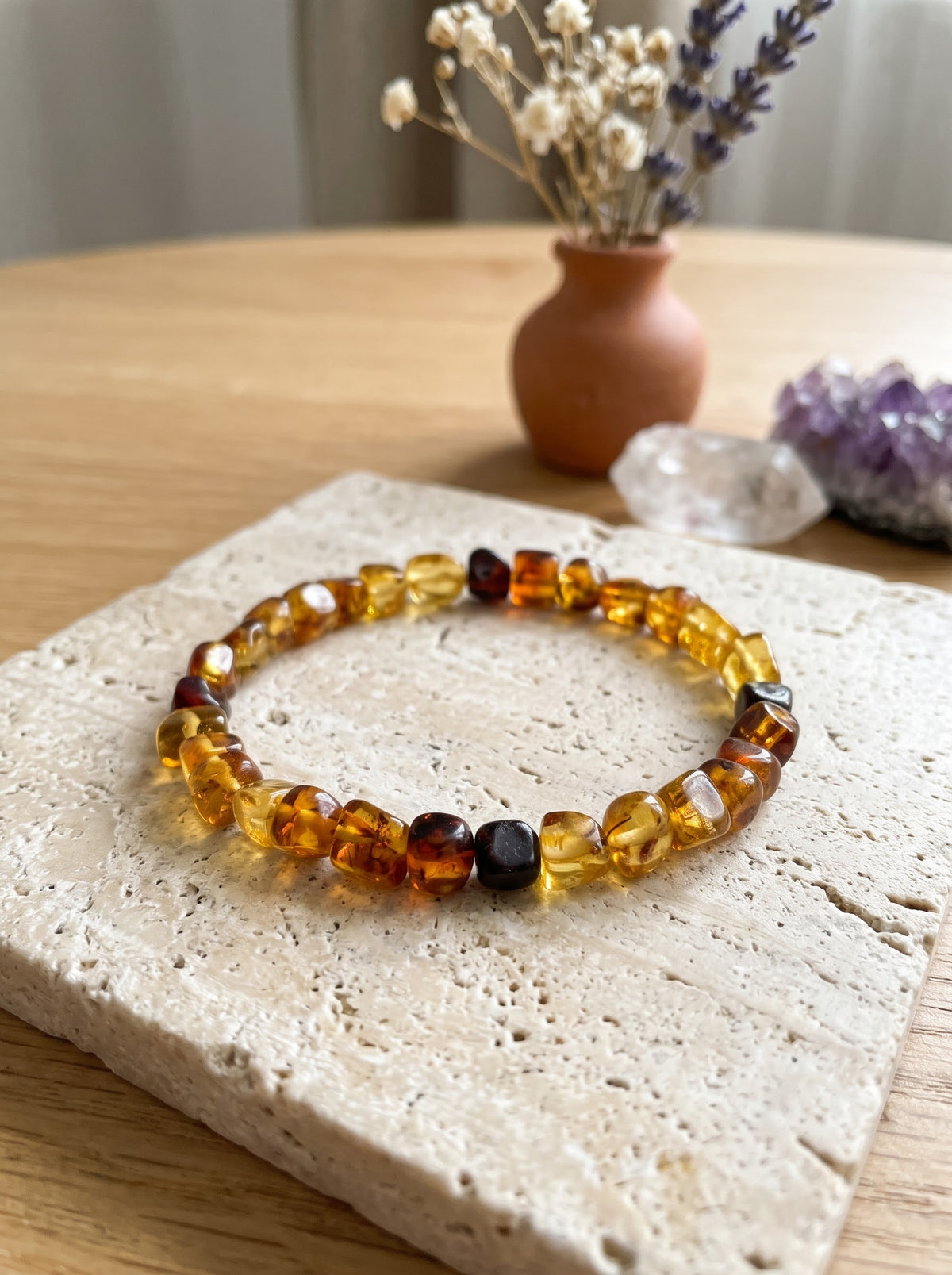 Bracelet « Lueur d'Ambre » en Galets de la Baltique Naturels