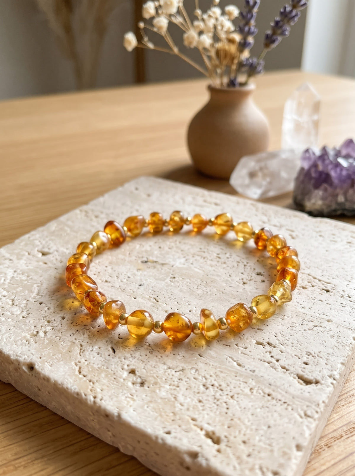 Bracelet « Énergie Solaire » en Ambre de la Baltique & Perles Dorées
